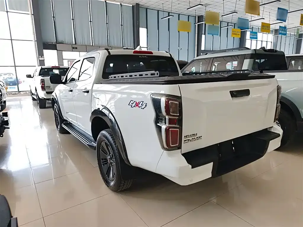 Isuzu D-MAX — фото 10