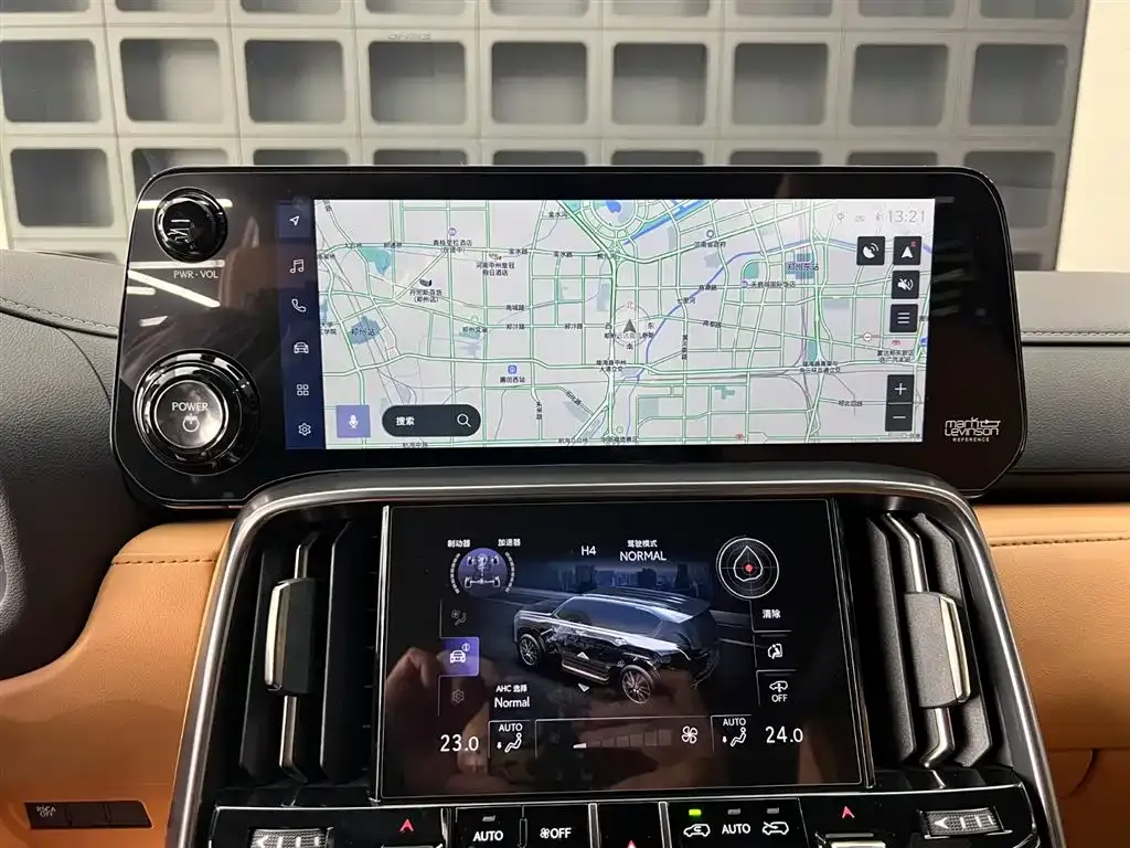 Lexus LX — фото 10