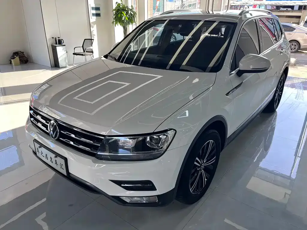Volkswagen Tiguan L — фото 3