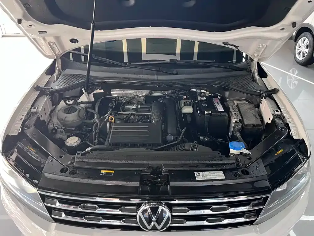 Volkswagen Tiguan L — фото 9