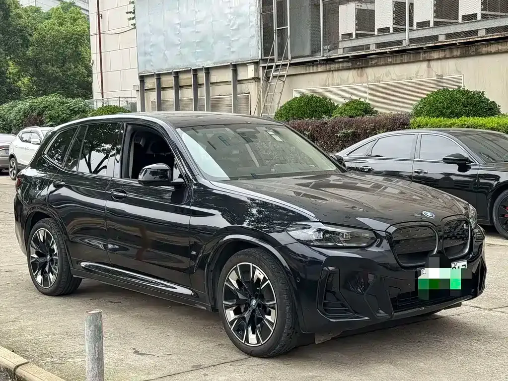 BMW iX3 — фото 10