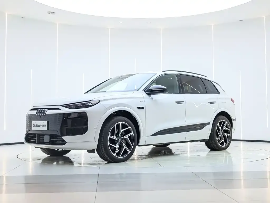 Audi Q6L e-tron — фото 1