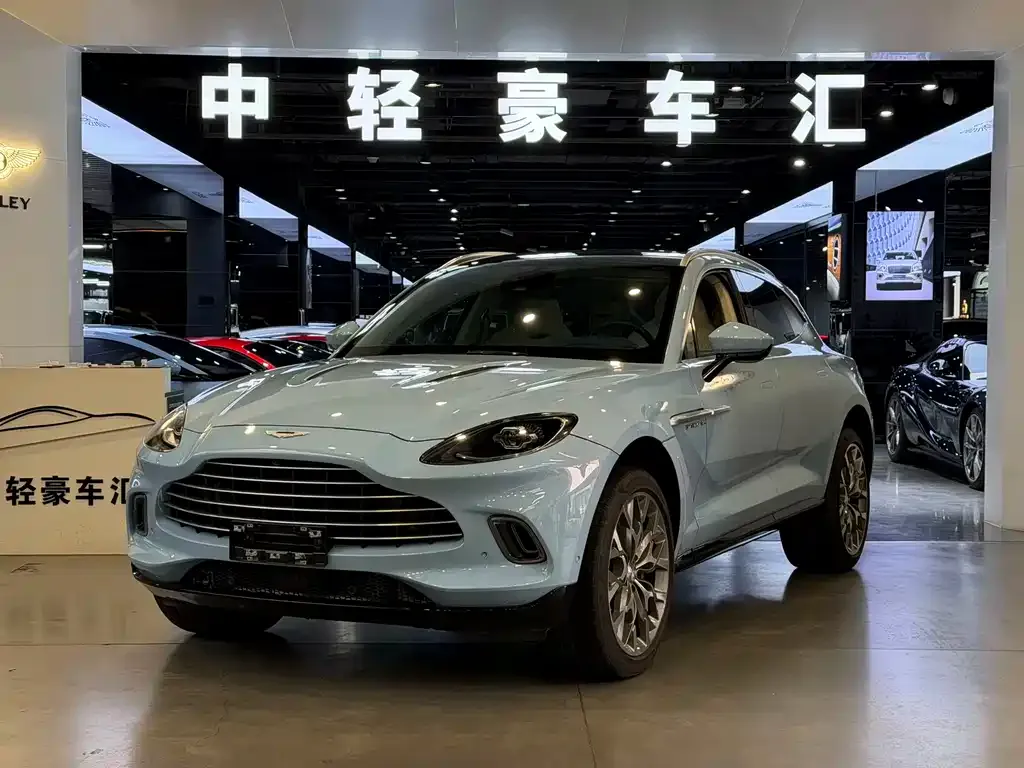 Aston Martin DBX — фото 1