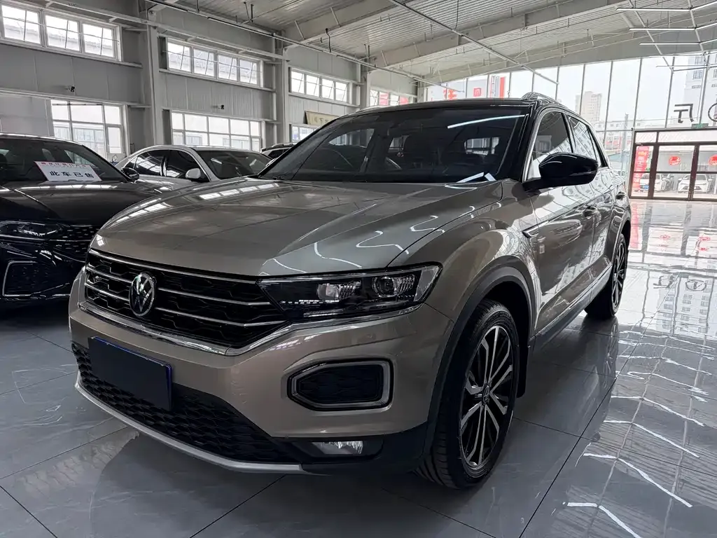 Volkswagen T-Roc — фото 1