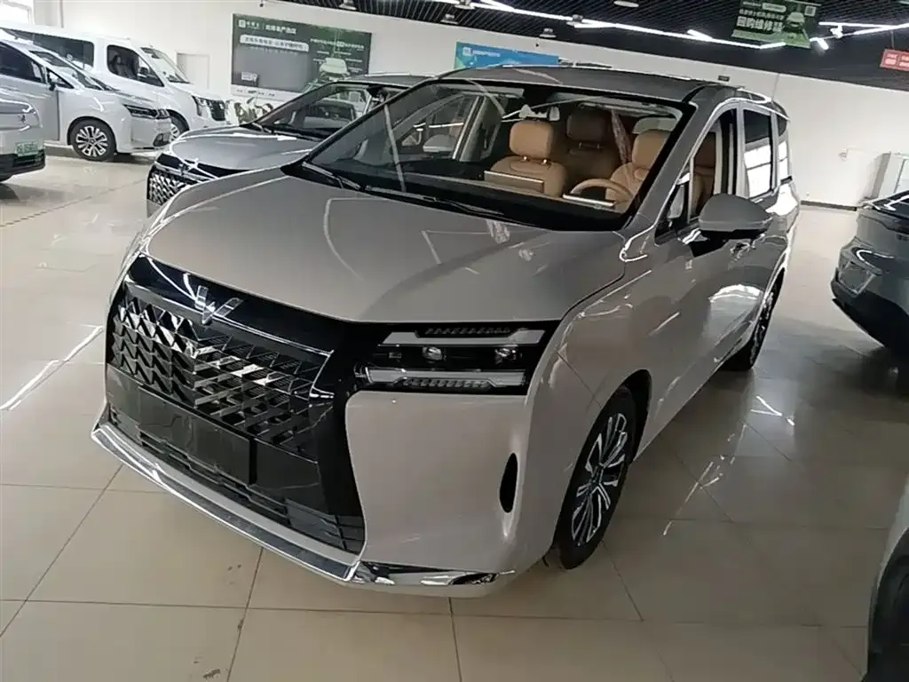 Wuling Starlight 730 New Energy — фото 1