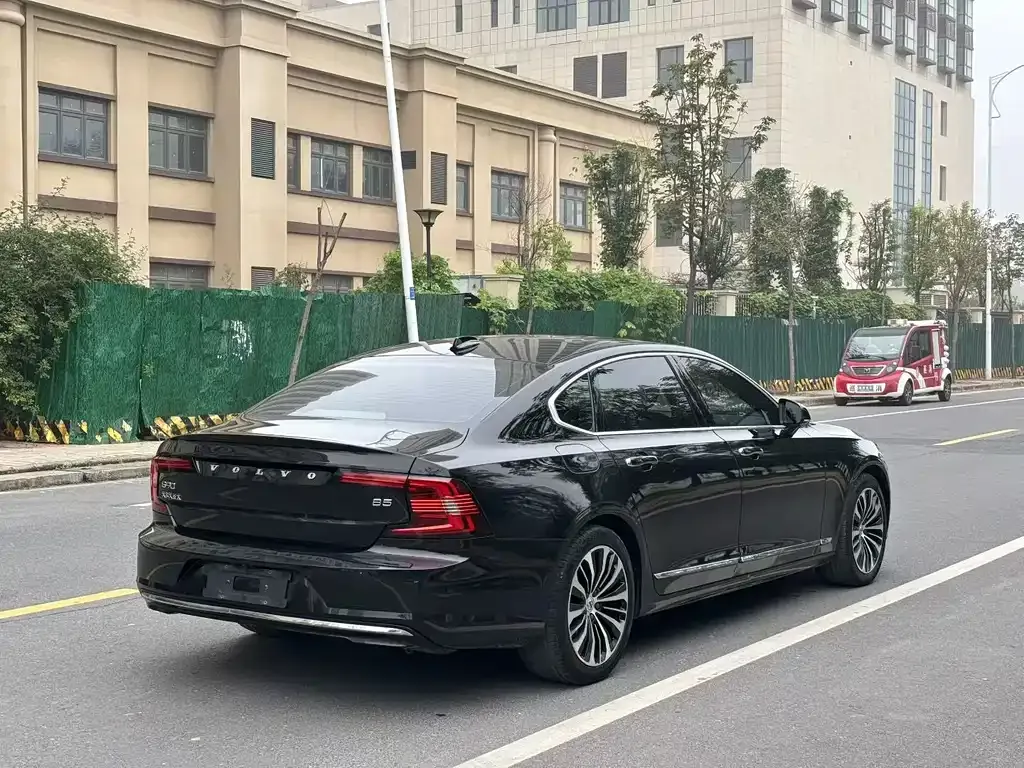 Volvo S90 — фото 4