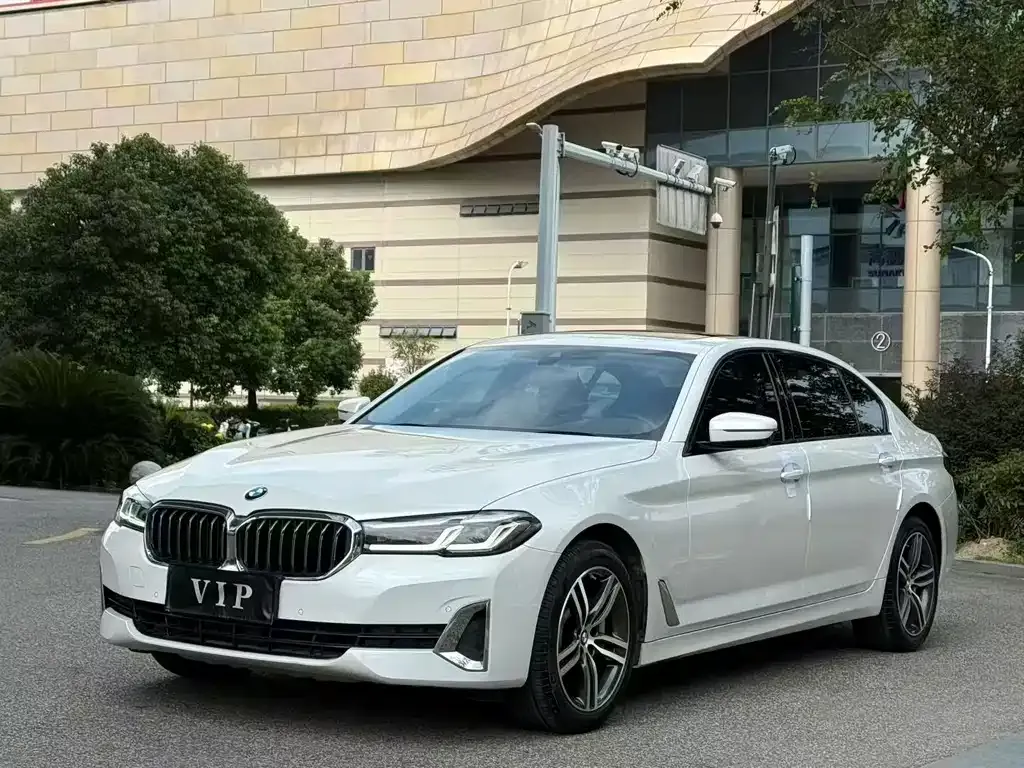 BMW 5 Series — фото 1
