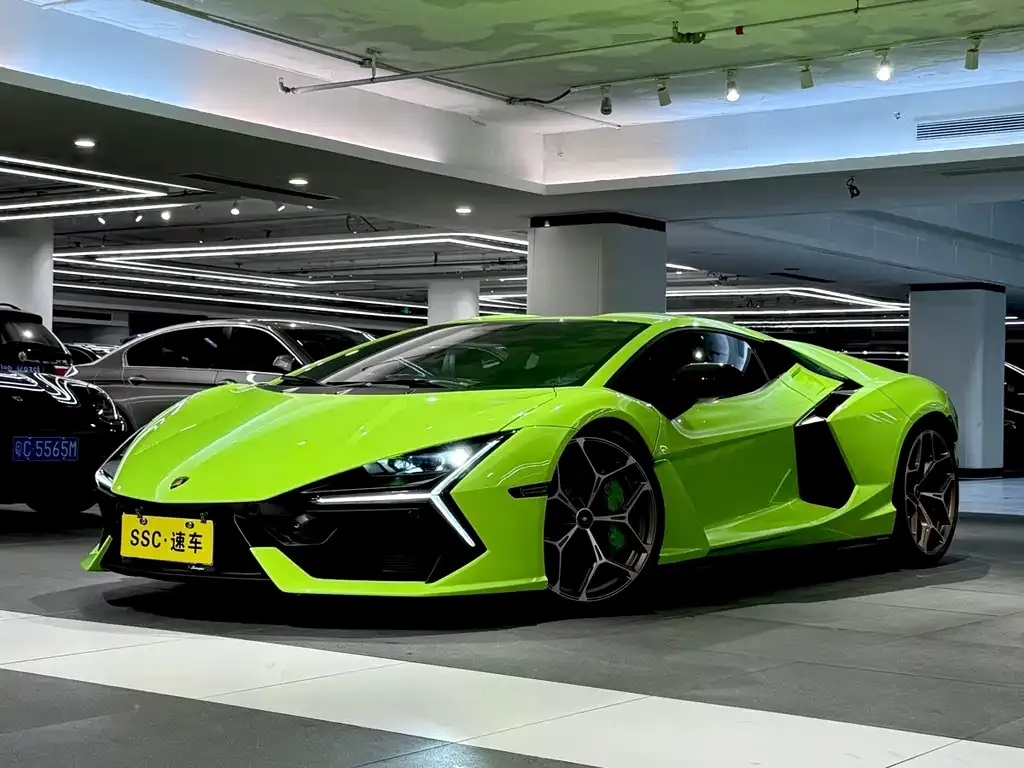 Lamborghini Revuelto — фото 1