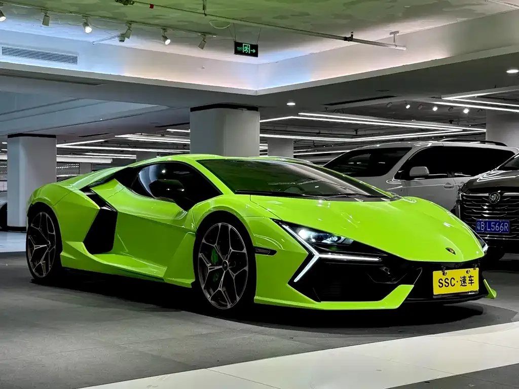 Lamborghini Revuelto — фото 9