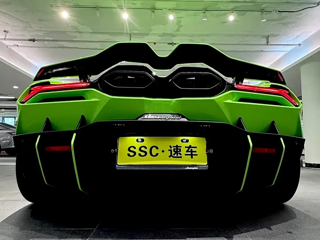 Lamborghini Revuelto — фото 6