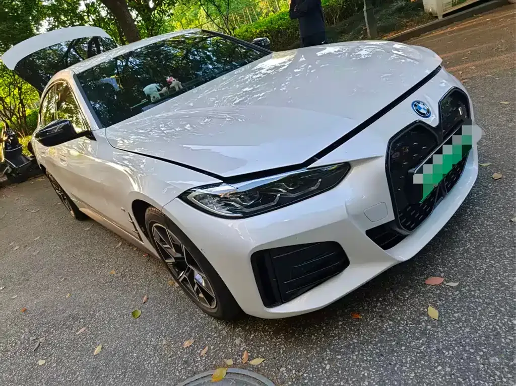 BMW i4 — фото 6