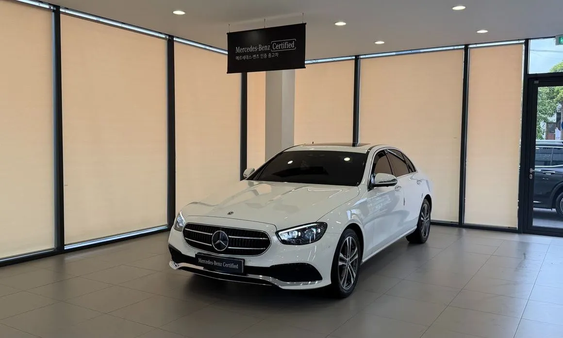 Mercedes-Benz E-Class — фото 1