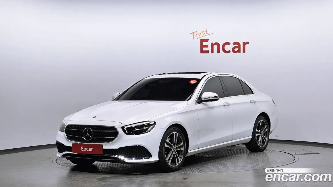 Mercedes-Benz E-Class — фото 1