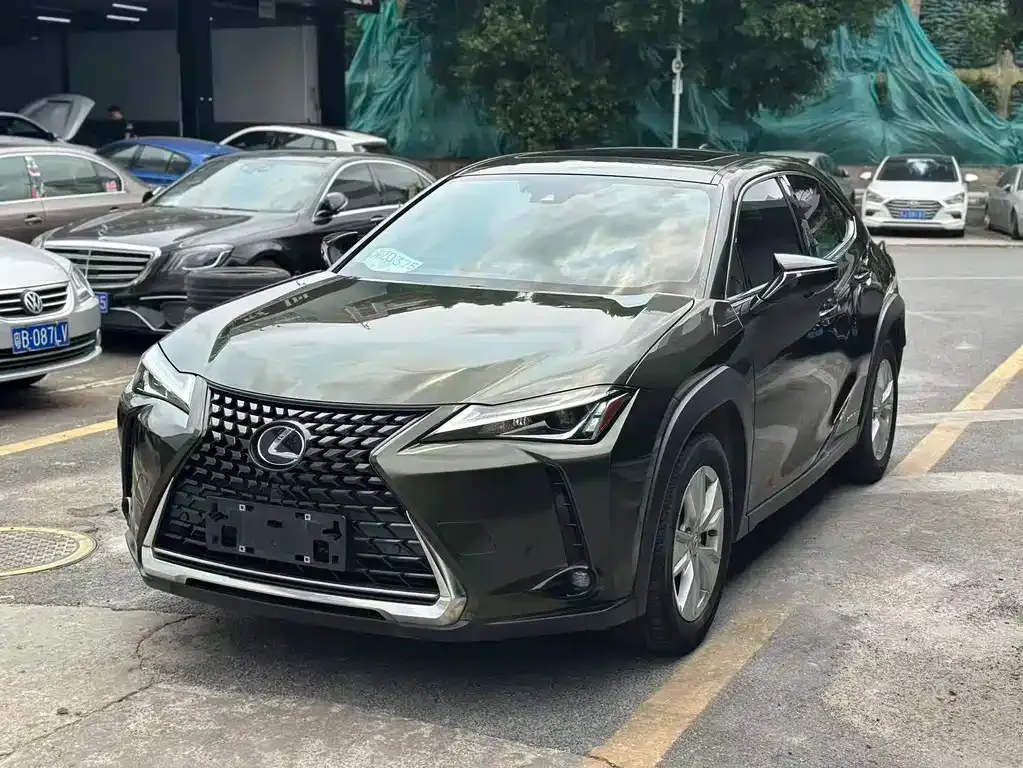 Lexus UX — фото 1