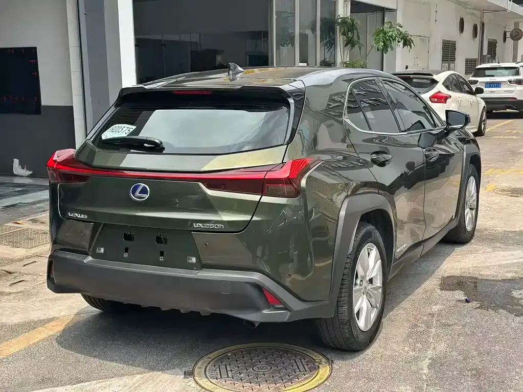 Lexus UX — фото 7