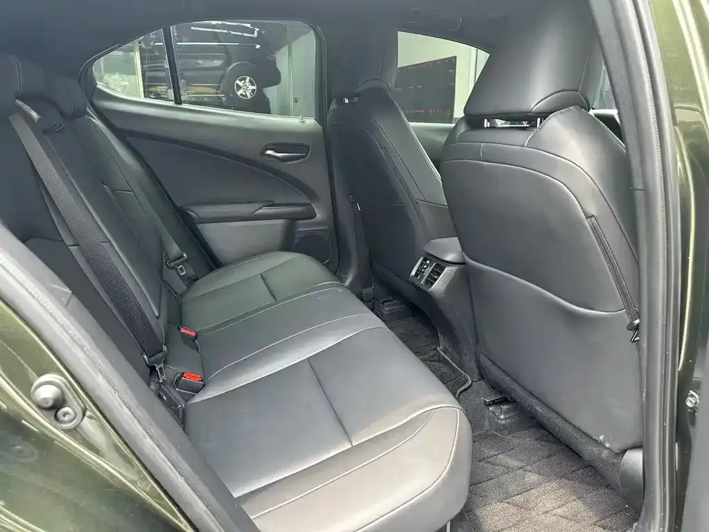 Lexus UX — фото 3