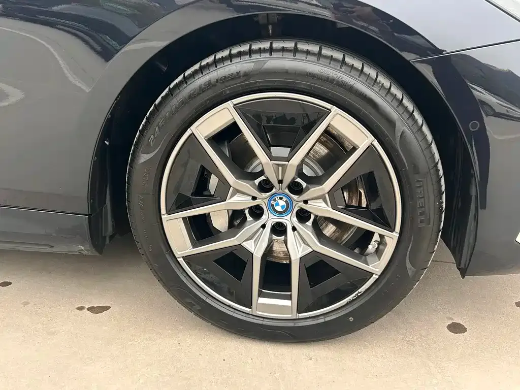 BMW i5 — фото 2