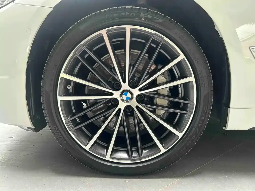 BMW 5 Series — фото 10