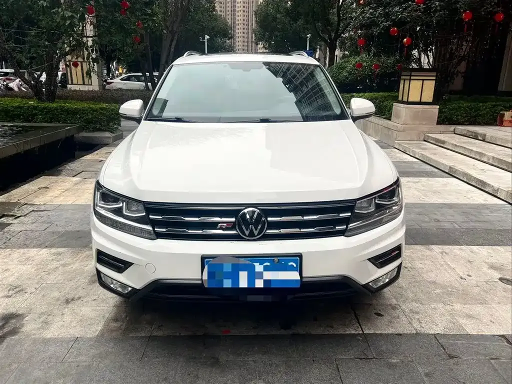 Volkswagen Tiguan L — фото 4