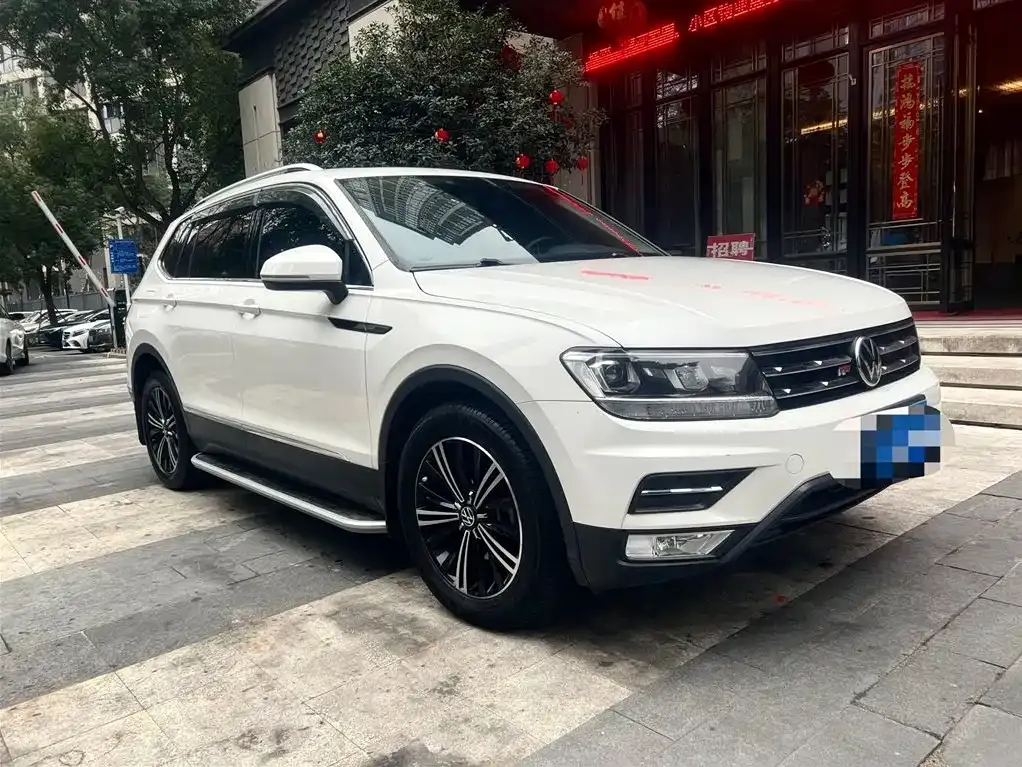 Volkswagen Tiguan L — фото 6
