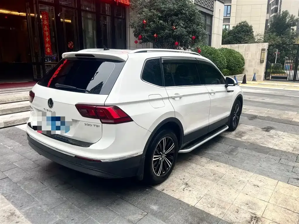 Volkswagen Tiguan L — фото 9