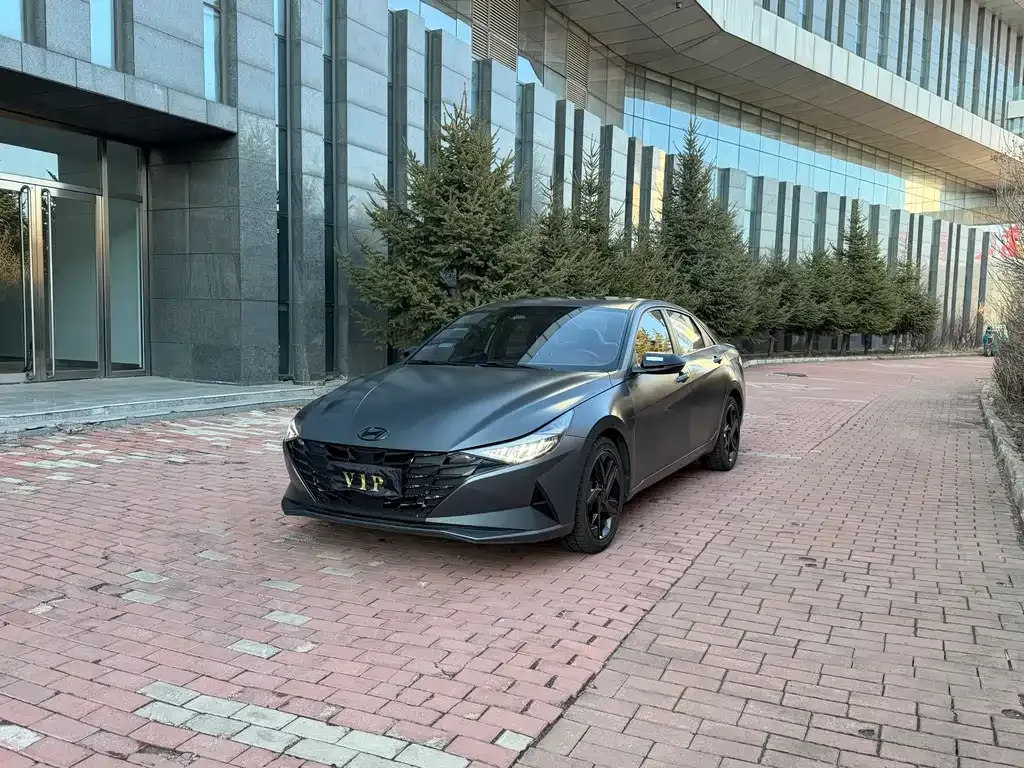 Hyundai Elantra — фото 1