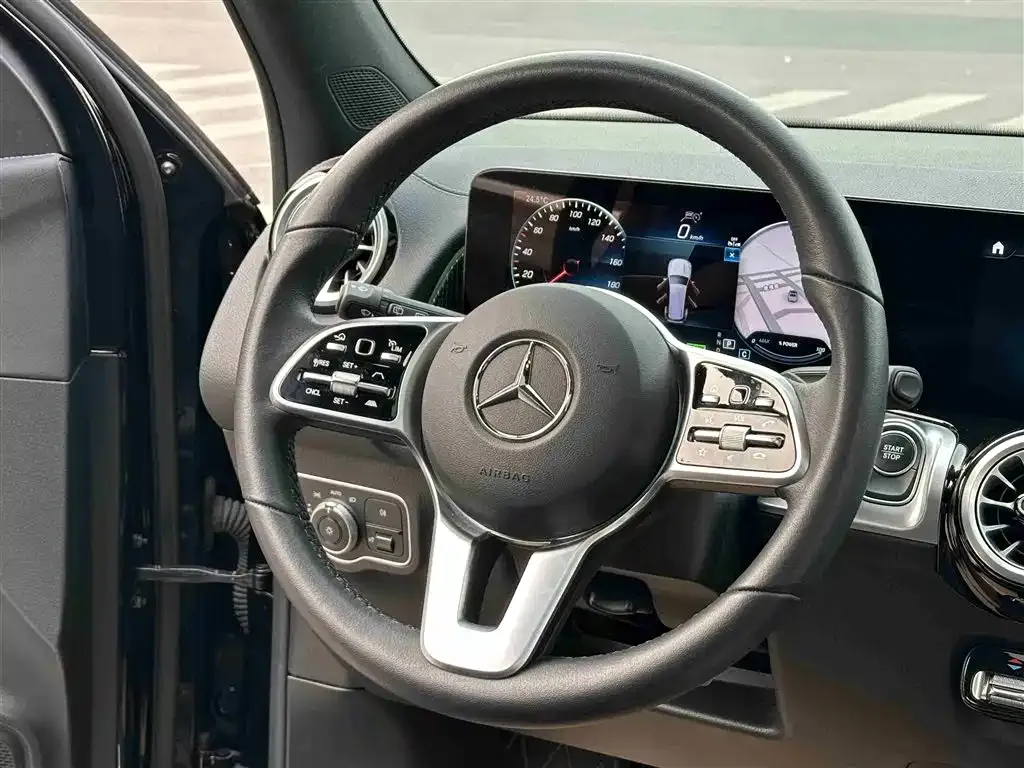 Mercedes-Benz EQB — фото 3