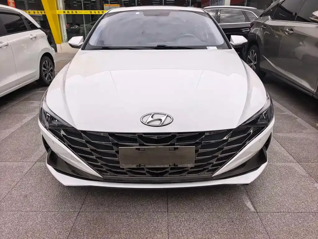 Hyundai Elantra — фото 7