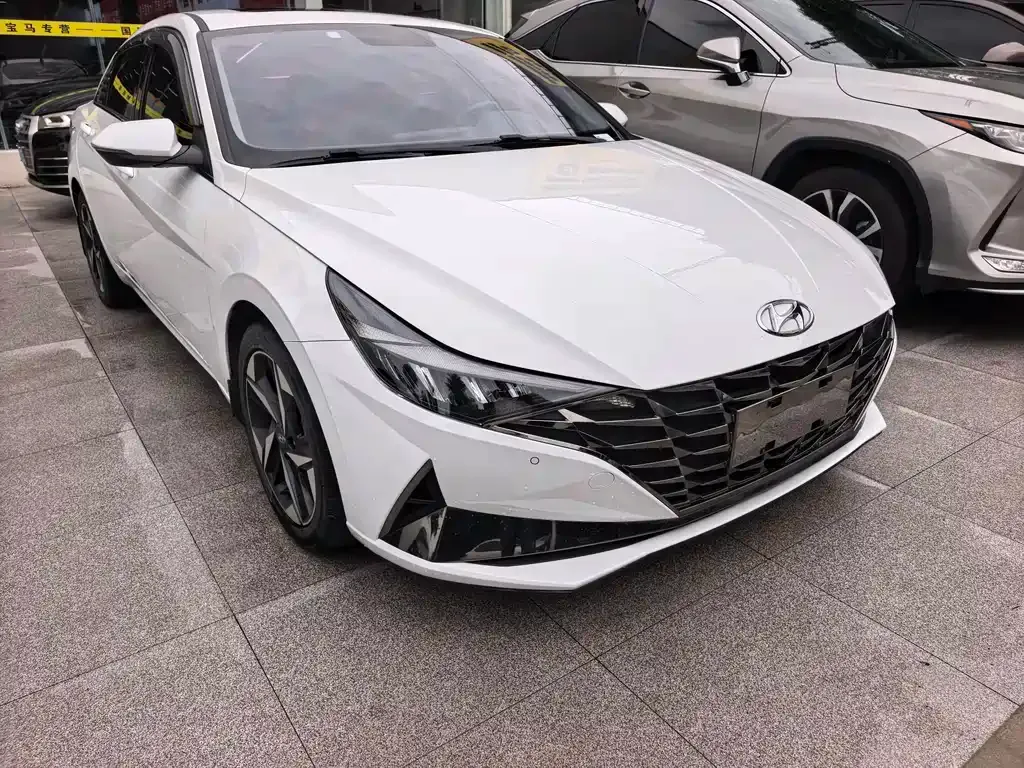 Hyundai Elantra — фото 10