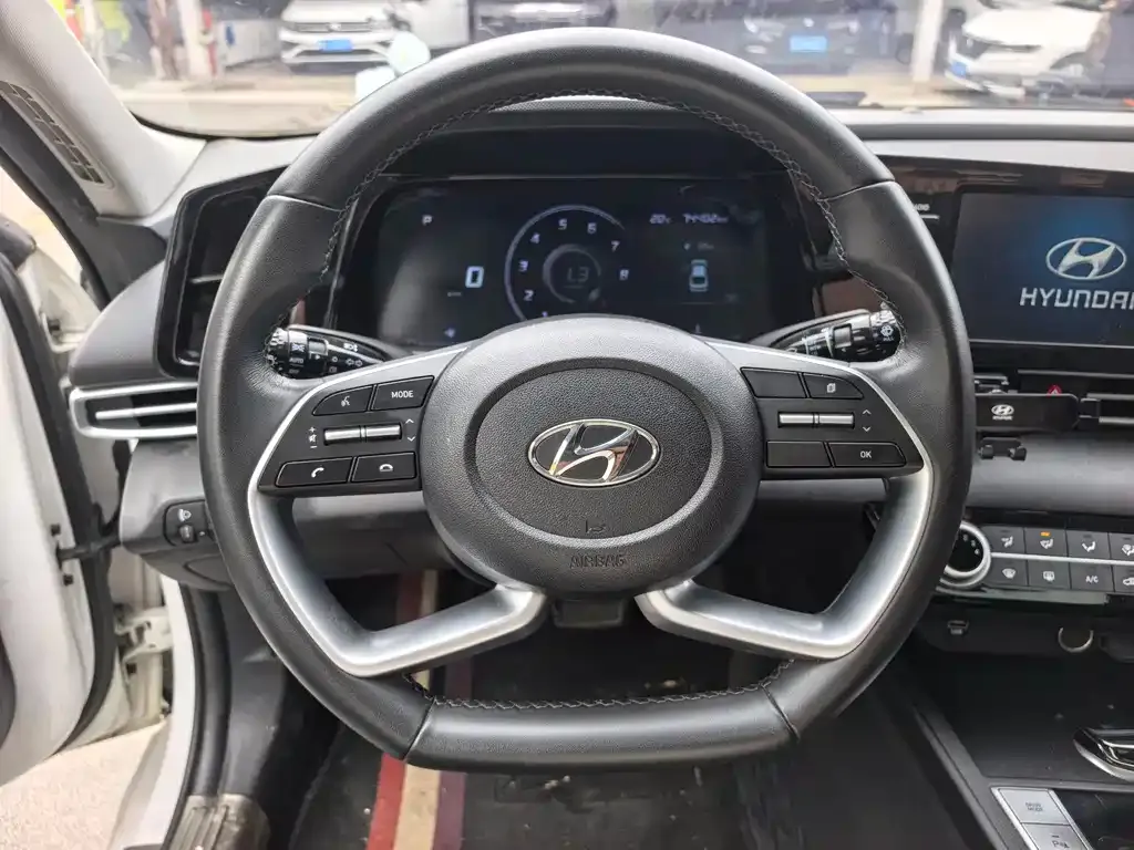 Hyundai Elantra — фото 3