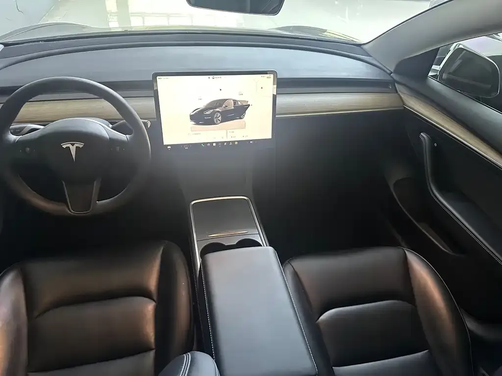 Tesla Model 3 — фото 8