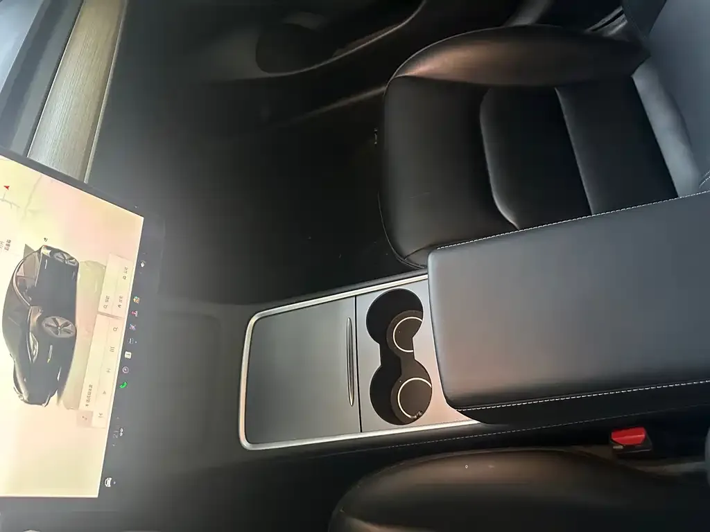 Tesla Model 3 — фото 3