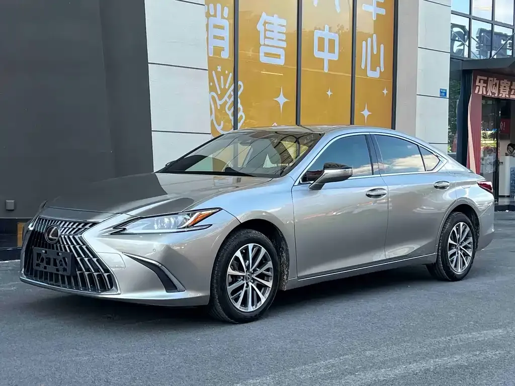 Lexus ES — фото 1