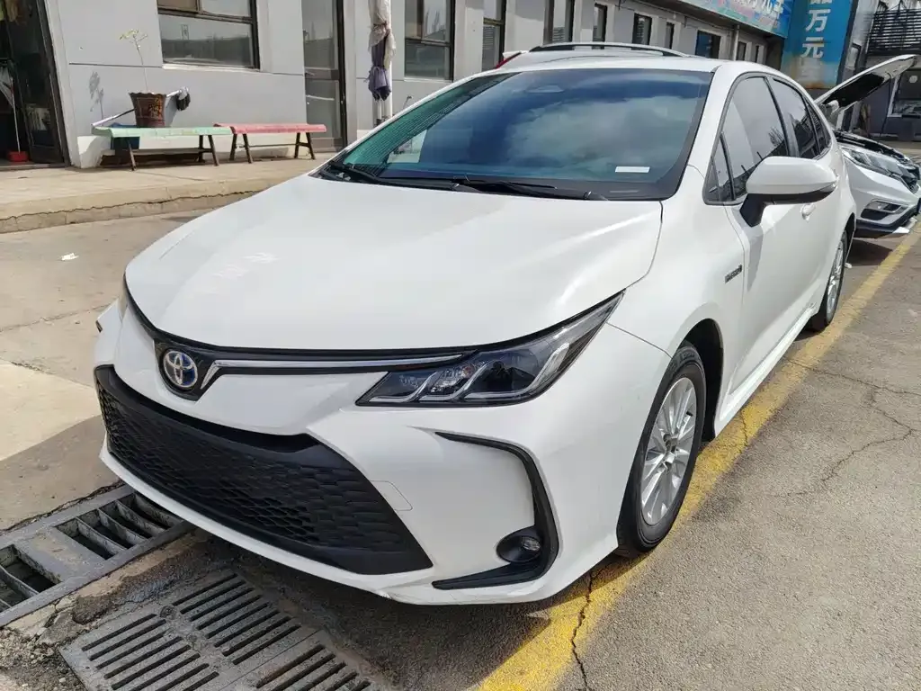 Toyota Corolla — фото 1