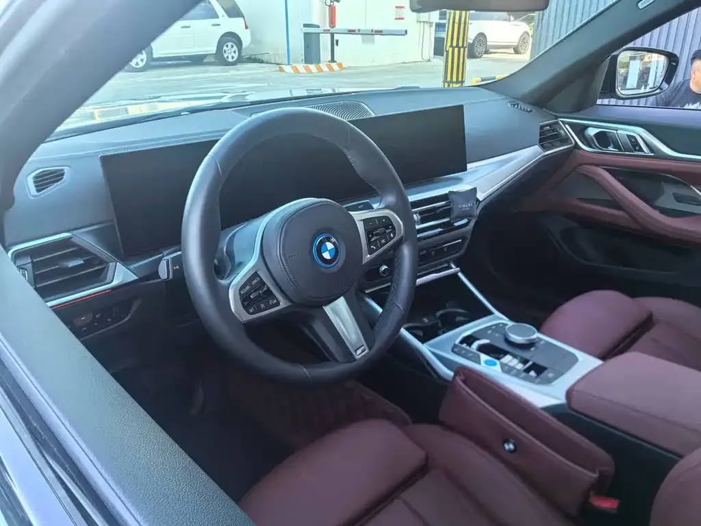 BMW i4 — фото 8
