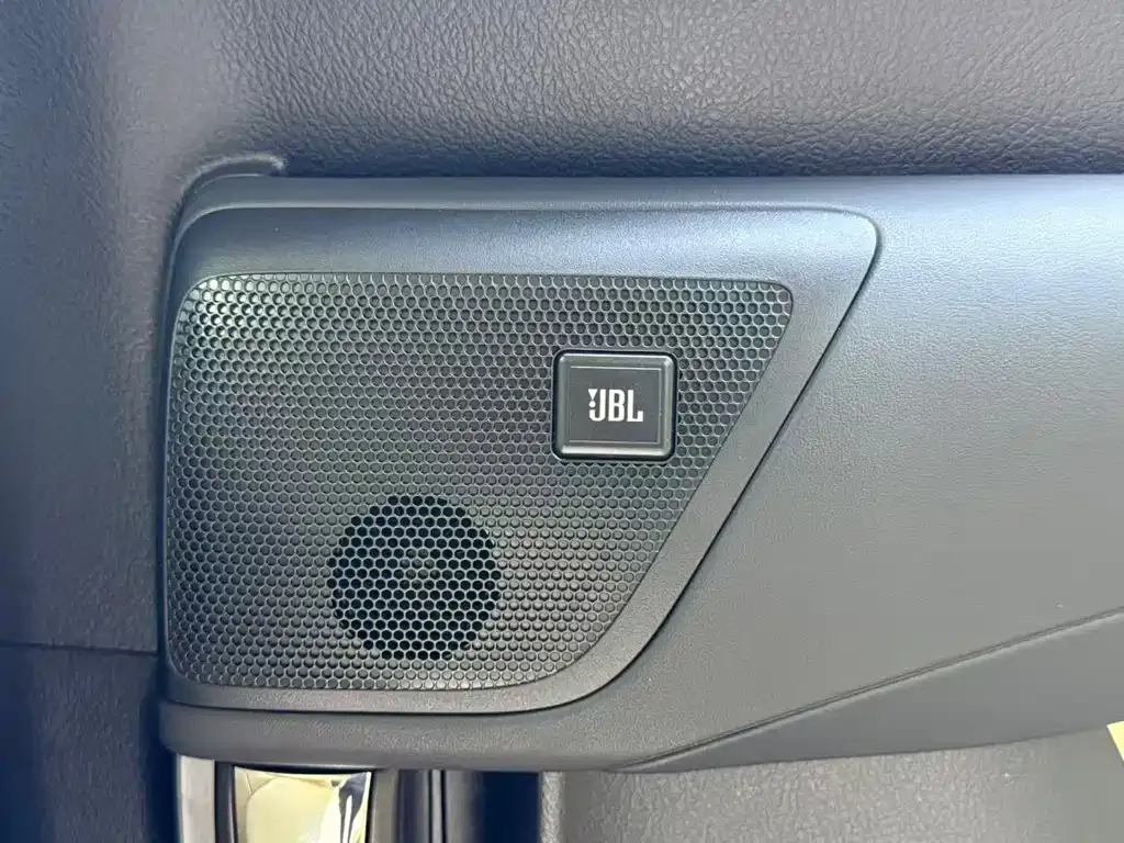 Toyota Vellfire — фото 3