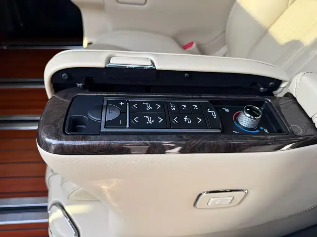 Toyota Vellfire — фото 2