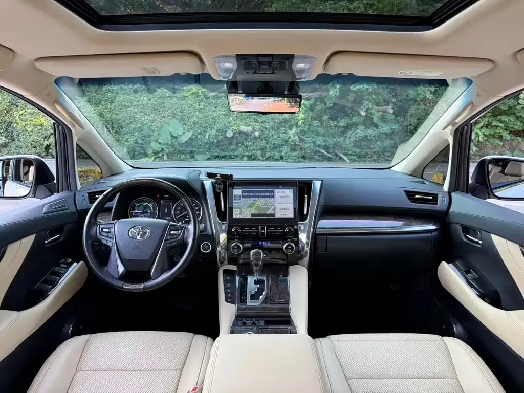 Toyota Vellfire — фото 8