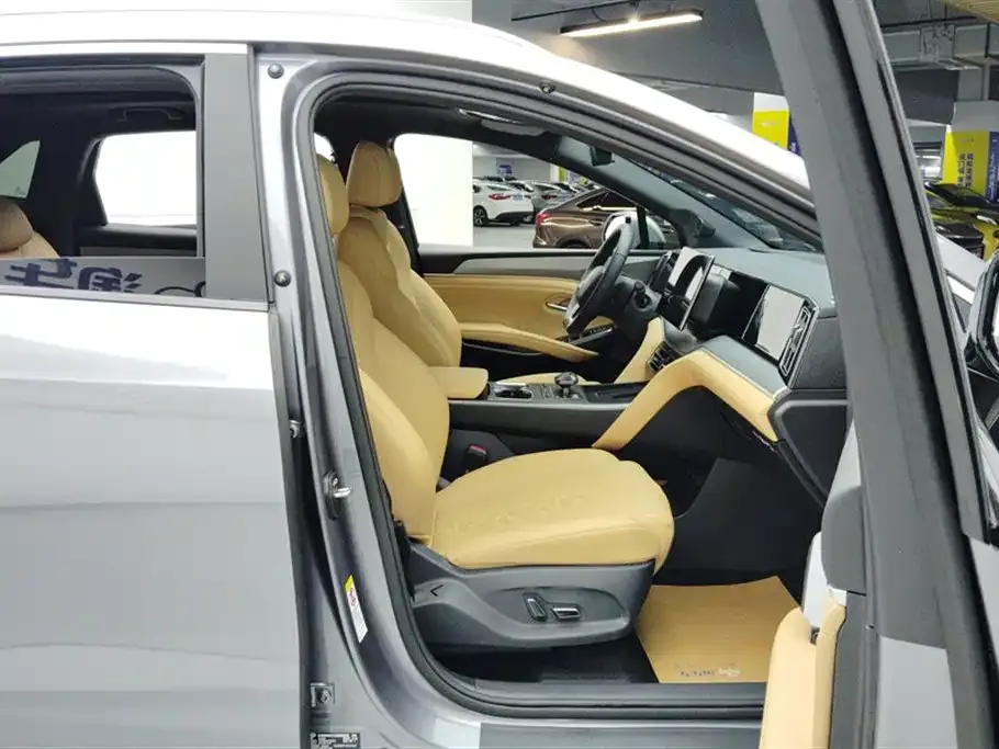 BYD L DM-i — фото 6