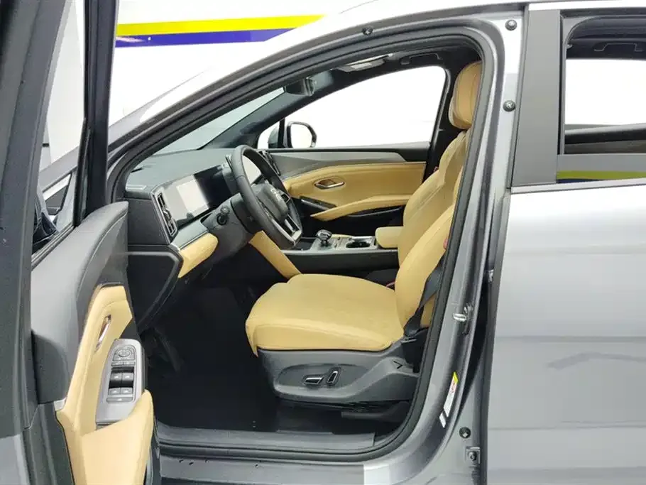 BYD L DM-i — фото 7