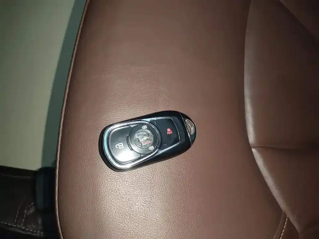 Buick Envision Plus — фото 3