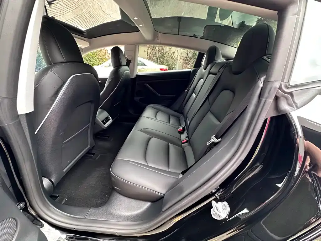 Tesla Model 3 — фото 10