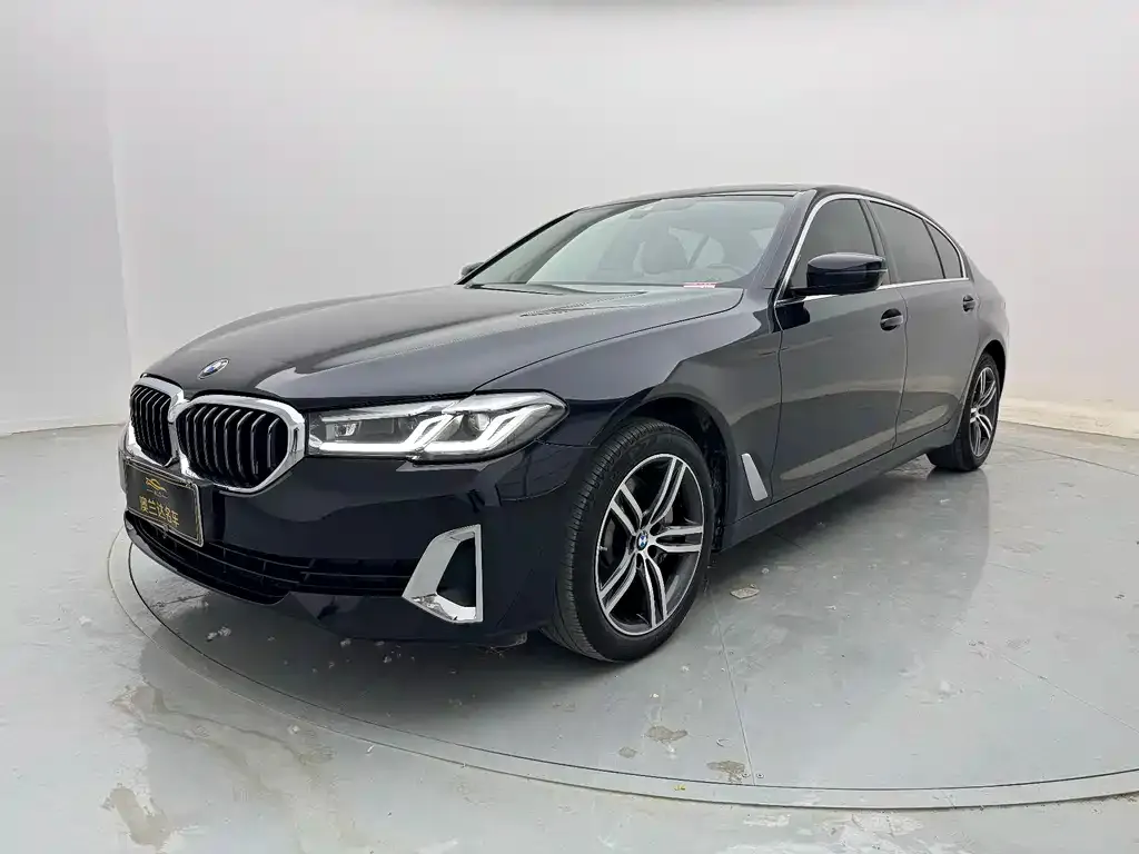 BMW 5 Series — фото 1