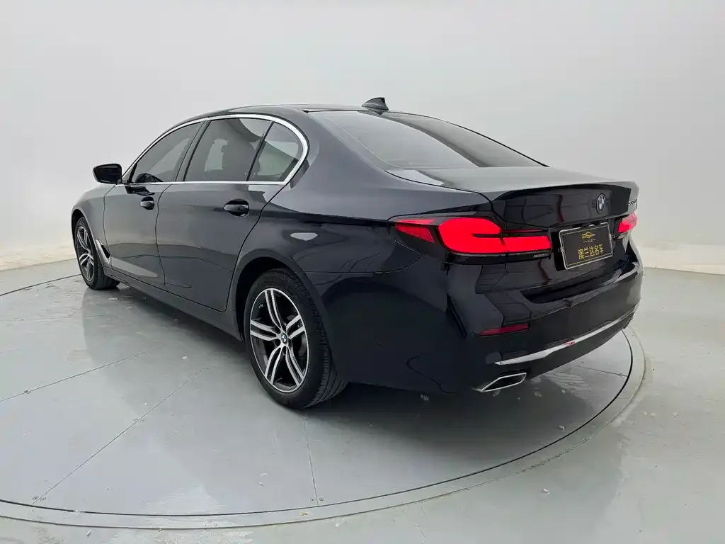 BMW 5 Series — фото 9