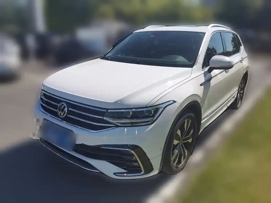Volkswagen Tiguan L — фото 10