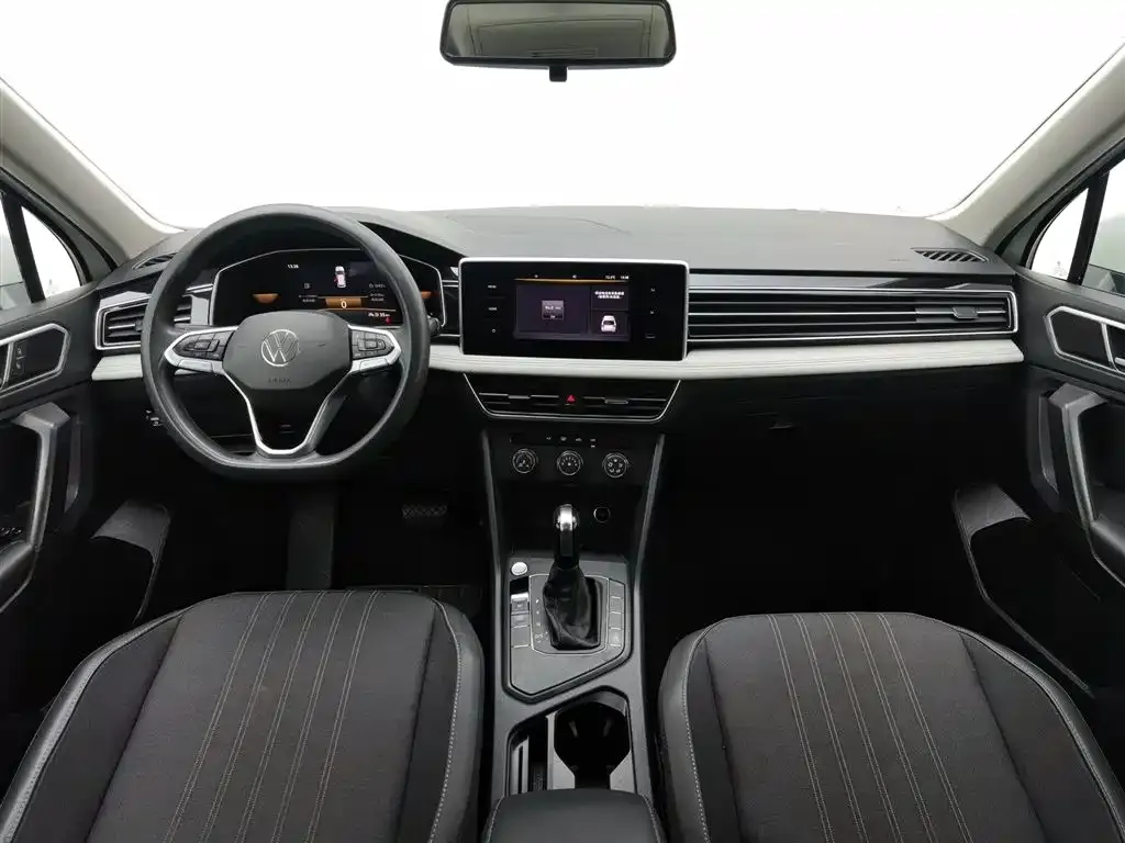 Volkswagen Tiguan L — фото 2