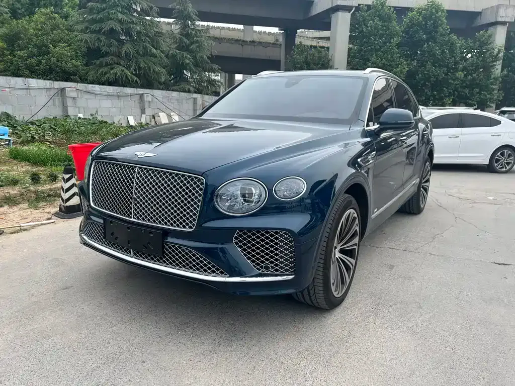 Bentley Bentayga — фото 1