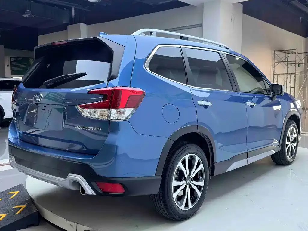 Subaru Forester — фото 4