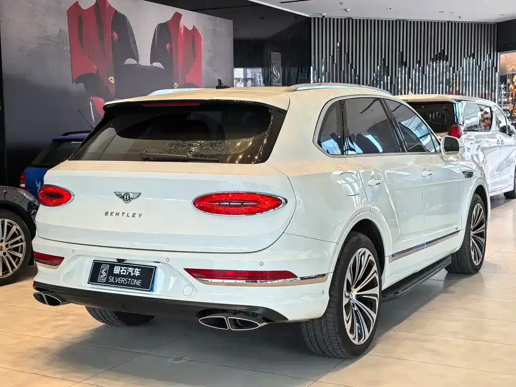 Bentley Bentayga — фото 10