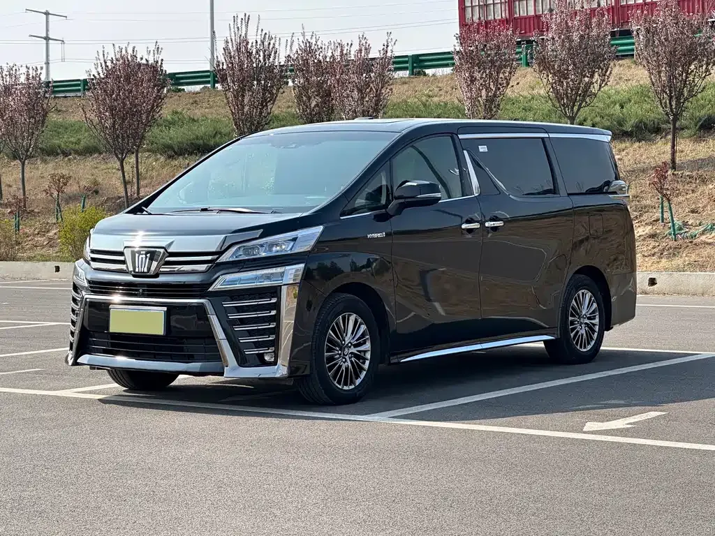 Toyota Vellfire — фото 1